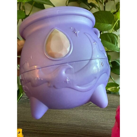 Magic Mixies Magical Cauldron with Potion Bottles – Moose Toys - Picture 9 of 11